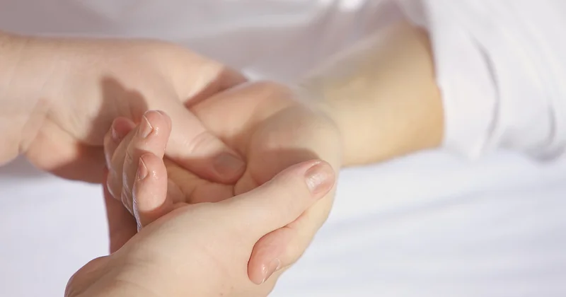 Wie wirksam ist die Bowen-Therapie – was sagt die Faktenlage?