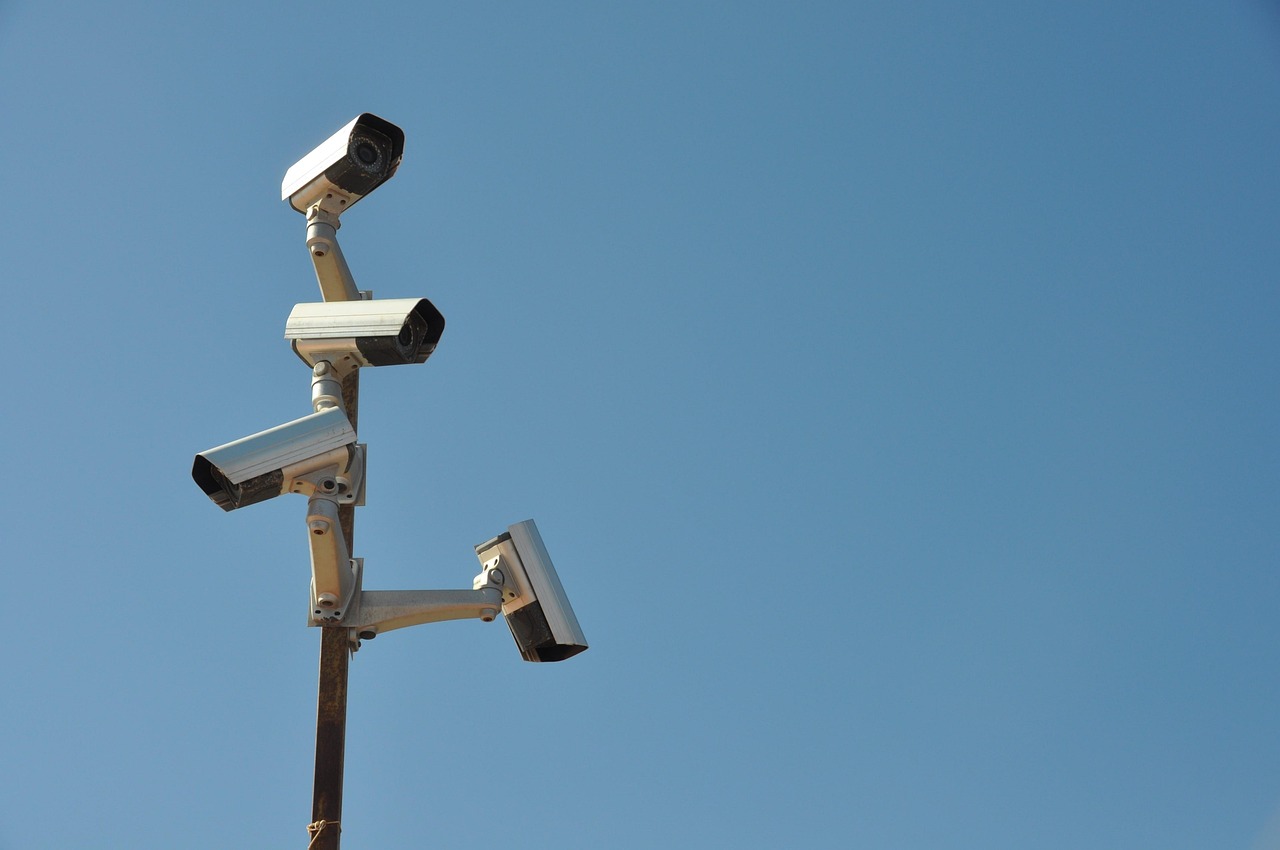 entdecken sie effektive strategien zur überwachung, um die sicherheit zu erhöhen und risiken zu minimieren. informieren sie sich über moderne technologien und ansätze für die überwachung in verschiedenen bereichen.
